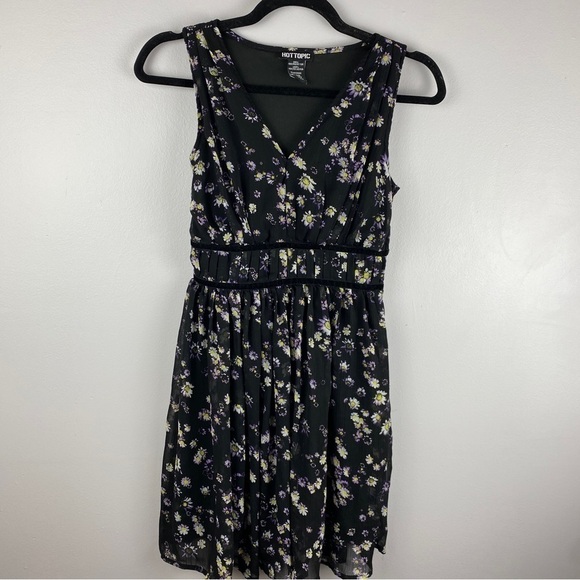 HOT Topic Black Floral V-Neck Woven Dress XS - Picture 3 of 11